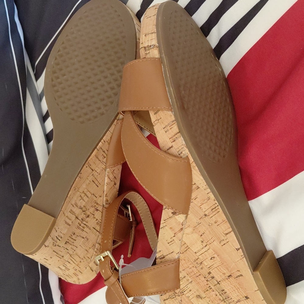 Elegant Tan Strappy Sandals - Picture 3 of 4